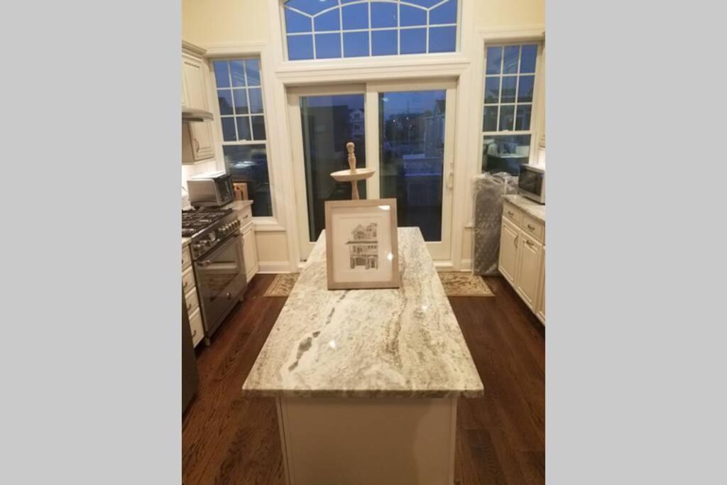 Ocean And Beach Views From Five Decks In Ortley Beach Seaside Heights Extérieur photo